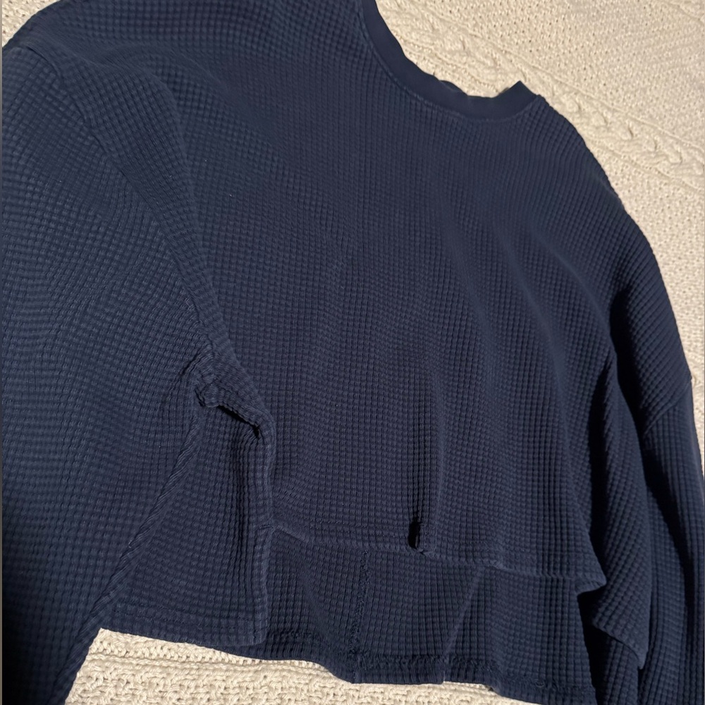 Hudson oversized waffle weave cropped raglan sweatshirt. Medium - Picture 13 of 13
